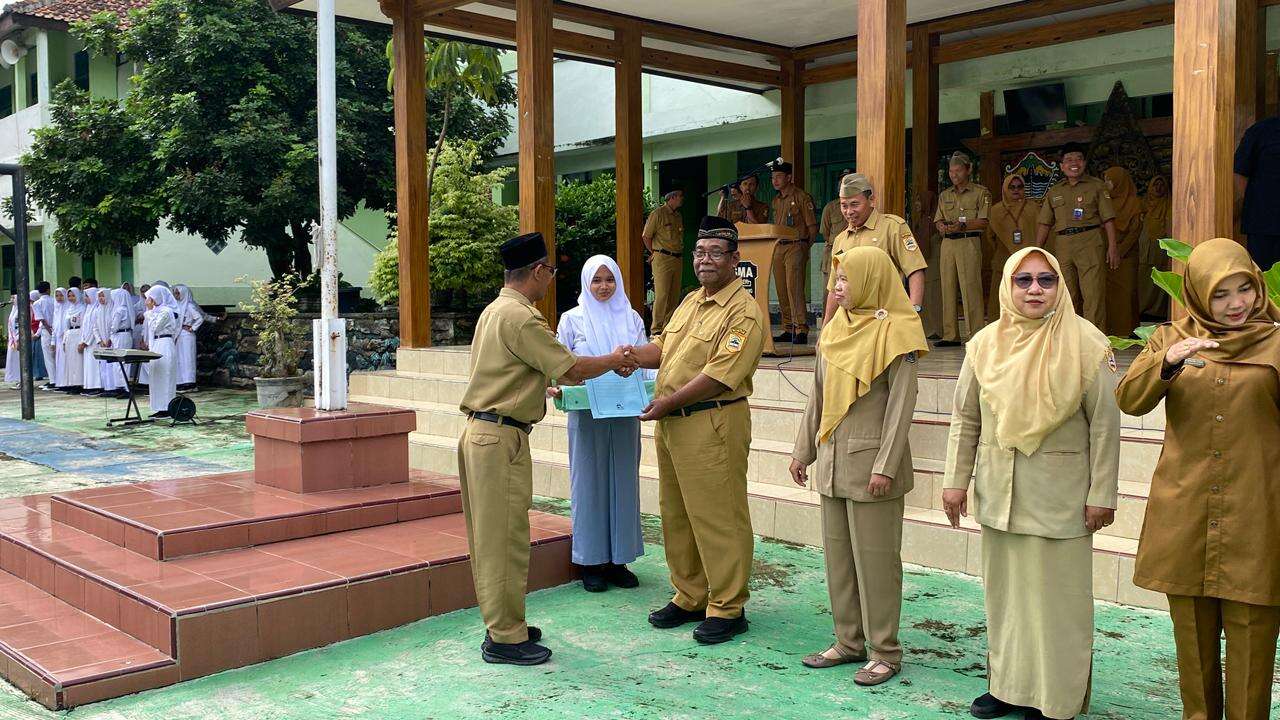 BACK TO SCHOOL SMA NEGERI 1 MOJOGEDANG